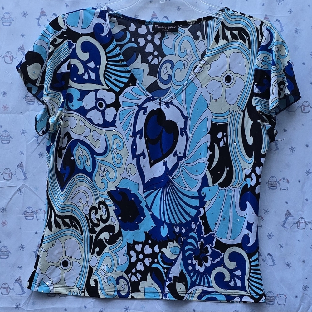 Brittany Black Petites Blue And White Patterned Short-Sleeved Blouse. Size PM